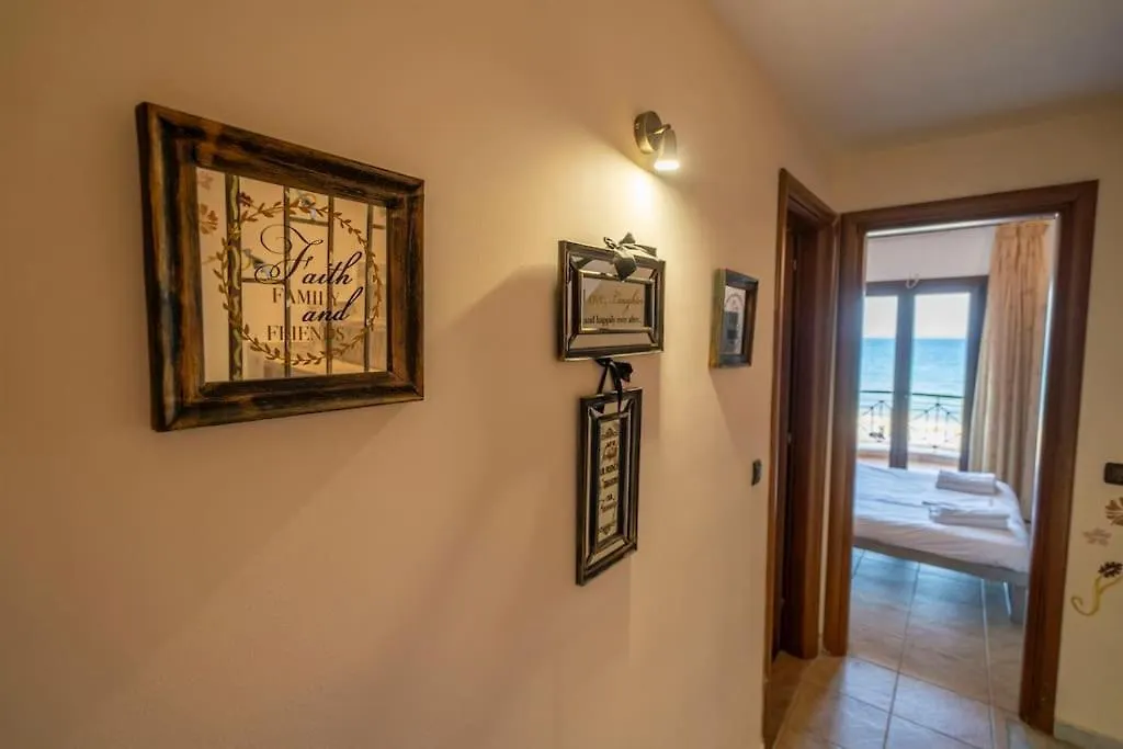 הוילה Waves Beachfront House, Nikiti 0*, ניקיטי יוון