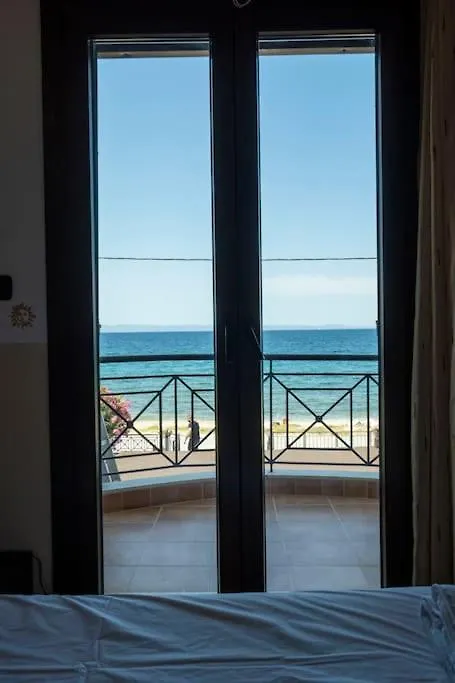 וילה הוילה Waves Beachfront House, Nikiti יוון
