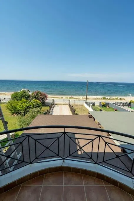 הוילה Waves Beachfront House, Nikiti יוון